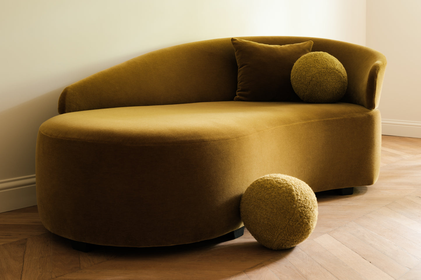 SFERA - Sphere Shaped Decorative Cushion